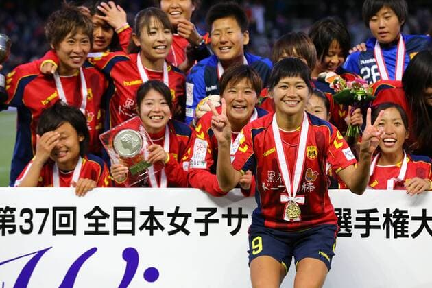 INAC Kobe Leonessa team group Mannschaftsbild Totale DECEMBER 27, 2015 - Football Soccer : Nahomi Kawasumi of INAC Kobe Leonessa celebrates with her teammates after winning the 37th Empress s Cup All Japan Women s Football Tournament Final match between Albirex Niigata Ladies 0-1 INAC Kobe Leonessa at Todoroki Stadium in Kanagawa, Japan. Noxthirdxpartyxsales  (nhya008428)