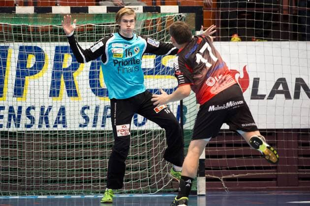 151229 Redbergslids malvakt Tobias Thulin under handbollsmatchen i Elitserien mellan Redbergslid och Malmö den 29 december 2015 i Göteborg.  Copyright: CARLxSANDIN BB151229CS031