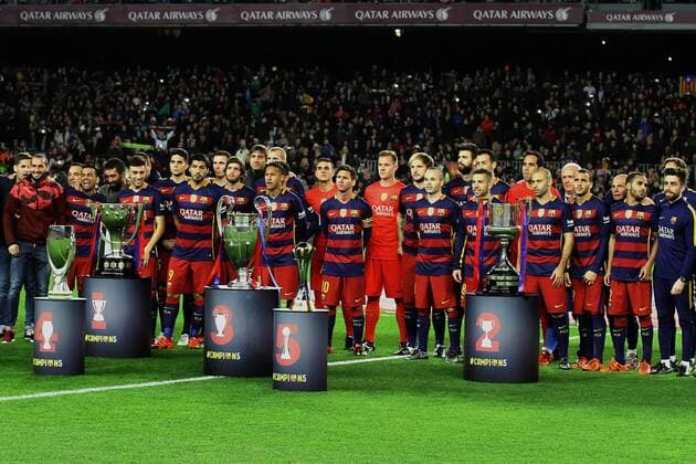 30.12.2015. Nou Camp, Barcelona, Spain. La Liga. Barcelona versus Real Betis. The team display the 5 championship trophies to the fans for the 500th Messi club game xAngelxBoludax  ActionPlus11692729