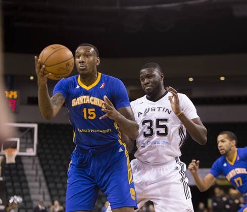Dec. 30, 2015 - Cedar Park, Texas, U.S - Santa Cruz Warriors center JARRED SHAW (15) grabs a rebound past Austin Spurs center CADY LALANNE (25) during the first half of the NBA Basketball Herren USA D-League basketball game between the Austin Spurs and the Santa Cruz Warriors at Cedar Park Center in Cedar Park, Texas. Austin beat Santa Cruz 109-80. 2015 NBA D-League - Austin Defeats Santa Cruz 109-80 - ZUMAc201