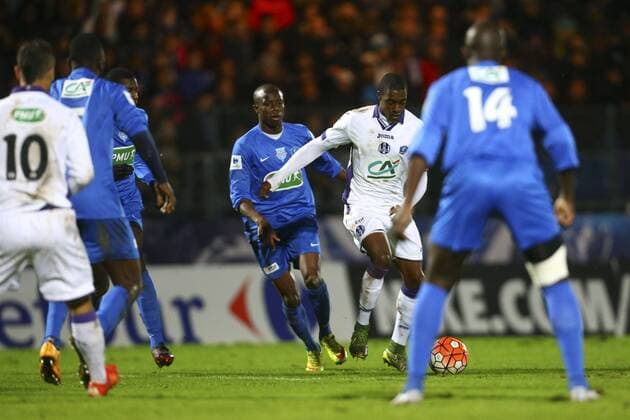 Elhadji Dieye ( Sannois St Gratien) vs Wergiton Do Rosario Calmon (Toulouse) - Fussball Frankreich, Coupe de France, Entente SSG vs. Toulouse FC - 02 01 2016 - GwendolineLeGoff Panoramic 