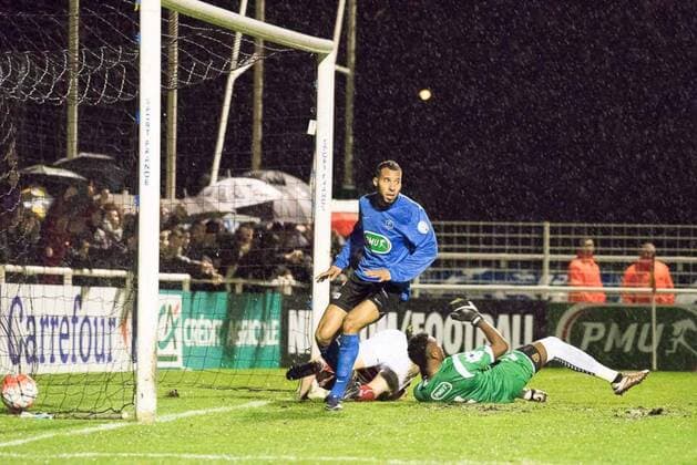 Fußball, Coupe de France, FC Chambly Thelle - Stade Reims Wilfried LOUISY DANIEL (chambly) - Fussball Frankreich, Coupe de France, FC Chambly vs. Stade de Reims - 02 01 2016 STEPHANEValade Panoramic 