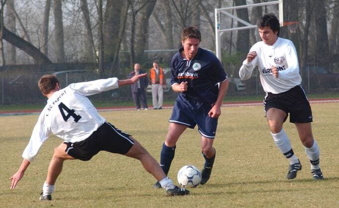 16.03.2002 - Fussball - Saison 2001 200 Bayernliga - 27. Spieltag: SpVgg Greuther Fürth II - SC Feucht - - Michael Wimmer ( SpVgg II, mitte )