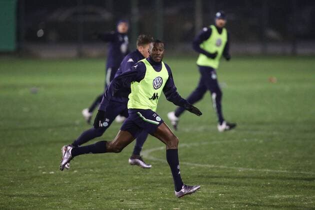 Josuha Guilavogui (VfL Wolfsburg) - 1. Fussball Bundesliga Saison 2015-2016 Trainingsauftakt VfL Wolfsburg an der Volkswagen Arena in Wolfsburg - Deutschland, Fussball, Mann, Maenner,04.01.2016