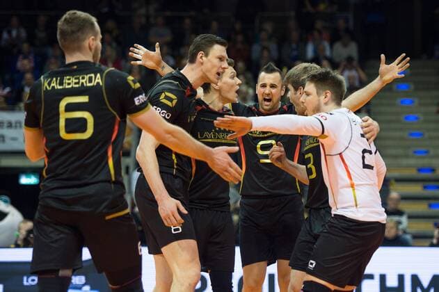 05.01.2016, Max Schmeling Halle, Berlin Volleyball, Olympiaqualifikation, Deutschland (GER) vs. Belgien (BEL) Jubel Denys Kaliberda ( 6 GER), Marcus Böhme Boehme ( 8 GER), Lukas Kampa ( 11 GER), Georg György Gyoergy Grozer ( 9 GER), Sebastian Schwarz ( 3 GER), Markus Steuerwald ( 2 GER)