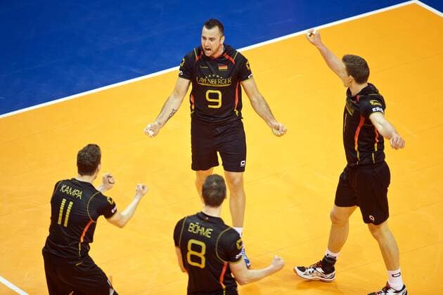Volleyball Berlin 05.01.2016 European Continental Olympic Qualification Tournament Männer Herren Belgien (BEL) - Deutschland (GER) Jubel Deutschland György Grozer (Deutschland, No.09) Lukas Immanuel Kampa (Deutschland, No.11) Marcus Böhme (Deutschland, No.08)