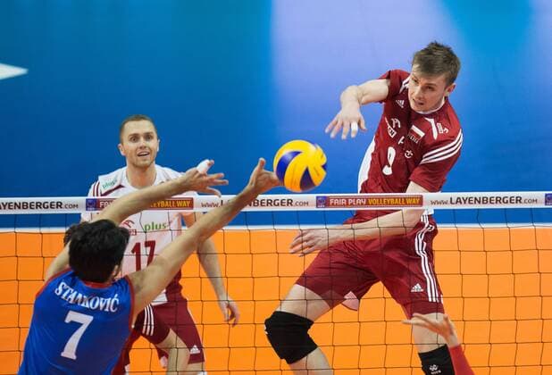 Berlin, Deutschland, 05.01.2016: Volleyball Olympia Qualifikation Männer Maenner 2016 - Spiel 3 Serbien - Polen. Mateusz Bieniek (Poland 9) against Dragan Stankovic (Serbia 7)