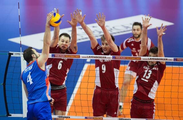 Berlin, Deutschland, 05.01.2016: Volleyball Olympia Qualifikation Männer Maenner 2016 - Spiel 3 Serbien - Polen. Nemanja Petric (Serbia 4) against Bartosz Kurek (Poland 6), Mateusz Bieniek (Poland 9), Michal Kubiak (Poland 13)