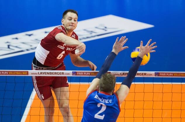Berlin, Deutschland, 05.01.2016: Volleyball Olympia Qualifikation Männer Maenner 2016 - Spiel 3 Serbien - Polen. Bartosz Kurek (Poland 6) against Uros Kovacevic (Serbia 2)