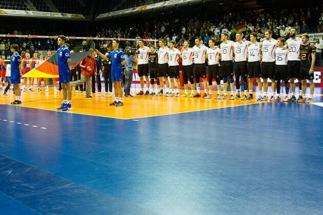 Berlin Nationalhymne ; 2016 CEV Volleyball European Olympic Qualification Berlin, Max-Schmeling-Halle, Berlin Deutschland Germany, 20160106 Partie (match): Deutschland gegen Serbien (Germany vs Serbia) ; Copyright: Wuechner Eibner-Pressefoto EP_NWR