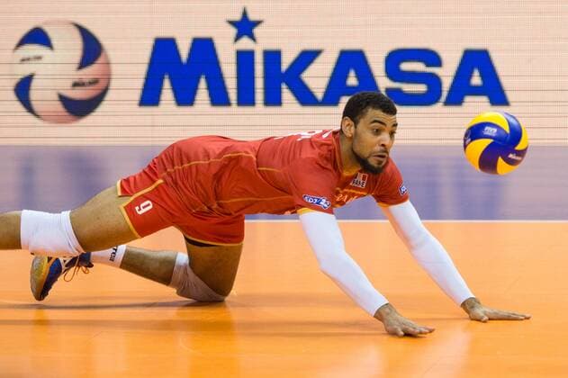 07.01.2016, Max Schmeling Halle, Berlin Volleyball, Olympiaqualifikation, Frankreich (FRA) vs. Finnland (FIN) Abwehr Earvin Ngapeth ( 9 FRA)