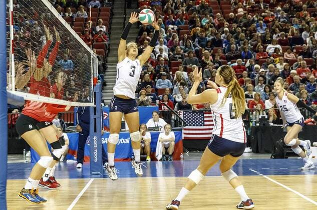 Volleyball, Damen, USA - Kanada January 07, 2016 - Lincoln, NE U.S. - United States setter Courtney Thompson 3 set in action during a NORCECA Women s Continental Olympic Qualification Tournament match between United States and Canada at Pinnacle Bank Arena in Lincoln, NE...United States won 25-18, 25-18 and 25-15. 2016 Women s NORCECA Continental Olympic Qualification Tournament: United States vs Canada JAN 07 - ZUMAc04_