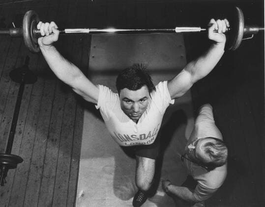 George Chuvalo lifting weights  - ZUMAt14_ !AUFNAHMEDATUM GESCHÄTZT!