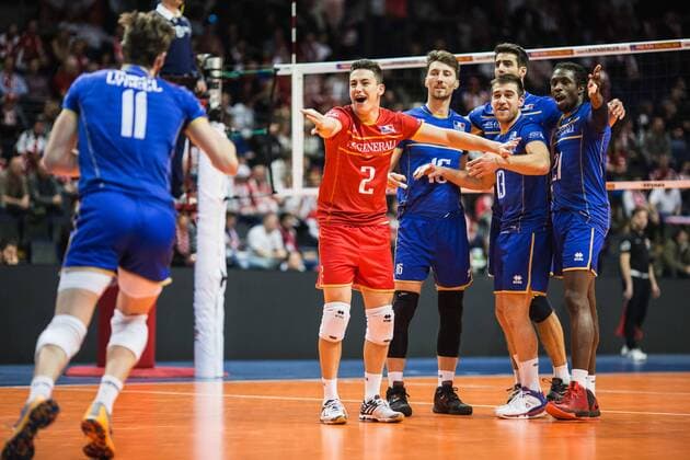 Berlin, Deutschland, 08.01.2016: Volleyball Olympia Qualifikation Männer Maenner 2016 - Spiel 8 Frankreich - Bulgarien. Jubel v.li. Julien Lyneel (France 11), Jenia Grebennikov (France 2), Nicolas Marechal (France 16), Franck Lafiette (France 17), Pierre Pujol (France 13), Mory Sidibe (France 21)