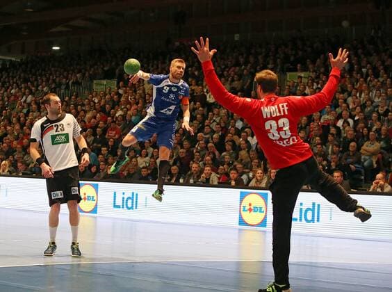 09.01.2016, xovx, Handball Testspiel, Deutschland - Island, emspor, v.l. Steffen Faeth (Deutschland), Gudjon Valur Sigurdsson (Island), Andreas Wolff (Deutschland), Aktion.