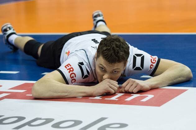 09.01.2016, Max Schmeling Halle, Berlin Volleyball, Olympiaqualifikation, Deutschland (GER) vs. Russland (RUS) Lukas Kampa ( 11 GER) enttäuscht enttaeuscht traurig
