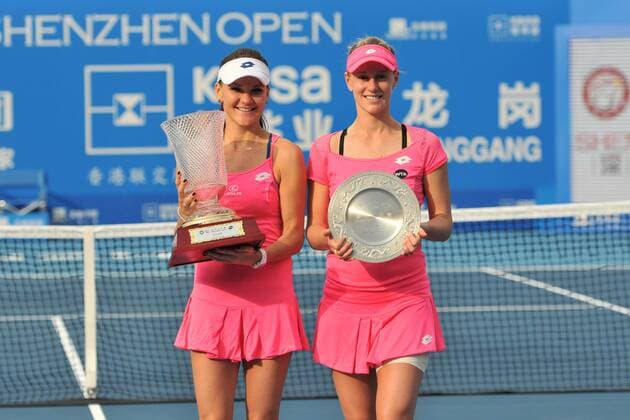 Agnieszka Radwanska of Poland, left, and Alison Riske of the United States pose with their champion and runner-up trophies after their women s singles final match of the WTA Tennis Damen 2016 Shenzhen Open tennis tournament in Shenzhen city, south China s Guangdong province, 9 January 2016. Agnieszka Radwanska of Poland defeated Alison Riske of the United States 2-0 (6-2 6-2) in their women s singles final match of the WTA 2016 Shenzhen Open tennis tournament in Shenzhen city, south China s Guangdong province, 9 January 2016. Agnieszka Radwanska defeats Alison Riske to take WTA Shenzhen Open title  pbu386985_04