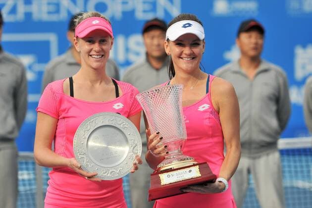 Agnieszka Radwanska of Poland, left, and Alison Riske of the United States pose with their champion and runner-up trophies after their women s singles final match of the WTA Tennis Damen 2016 Shenzhen Open tennis tournament in Shenzhen city, south China s Guangdong province, 9 January 2016. Agnieszka Radwanska of Poland defeated Alison Riske of the United States 2-0 (6-2 6-2) in their women s singles final match of the WTA 2016 Shenzhen Open tennis tournament in Shenzhen city, south China s Guangdong province, 9 January 2016. Agnieszka Radwanska defeats Alison Riske to take WTA Shenzhen Open title  pbu386985_11