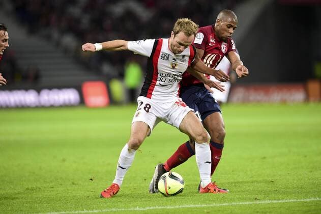 SIDIBE Djibril (Losc) vs GERMAIN Valere (Nice) - Fussball Frankreich, Ligue 1, Lille OSC vs. OGC Nice - 10 01 2016 JBAutissier Panoramic 