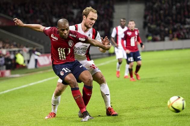 SIDIBE Djibril (Losc) vs GERMAIN Valere (Nice) - Fussball Frankreich, Ligue 1, Lille OSC vs. OGC Nice - 10 01 2016 JBAutissier Panoramic 