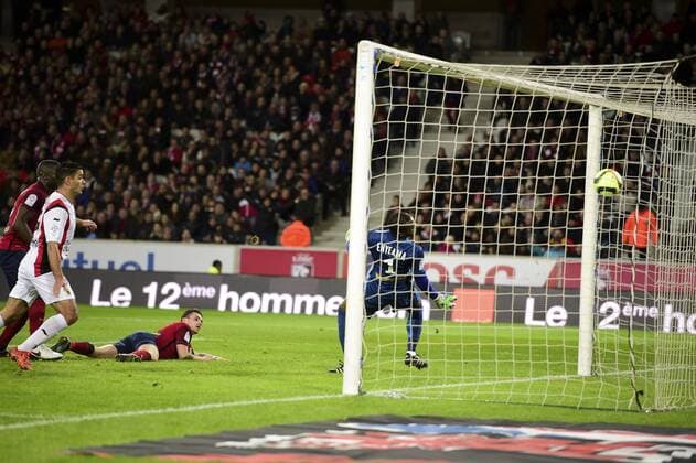 HULT Niklas (Nice) ENYEAMA Vincent (Losc) - Fussball Frankreich, Ligue 1, Lille OSC vs. OGC Nice - 10 01 2016 JBAutissier Panoramic 