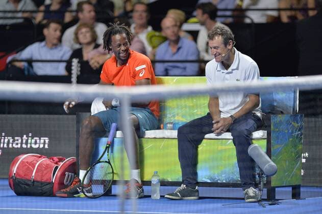 11.01.16 Sydney, Australia. Gael Monfils (FRA) shares a joke with Mats Wilander during the FAST4 tennis exhbition matches at Allphones Arena. xNigelxOwenx  ActionPlus11696143