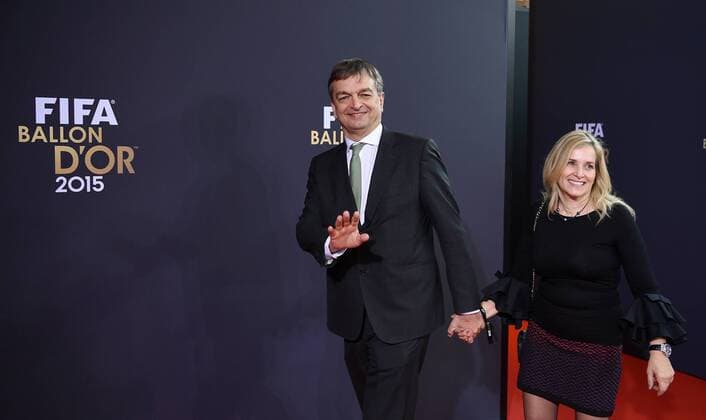 Fussball International FIFA Ballon d Or 2015 in Zuerich 11.01.2016 Weltfussballer 2015: Kandidat fuer das Amt des FIFA Praesidenten; Jerome Champagne (Frankreich) mit Frau Lauren 
