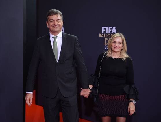 Fussball International FIFA Ballon d Or 2015 in Zuerich 11.01.2016 Weltfussballer 2015: Kandidat fuer das Amt des FIFA Praesidenten; Jerome Champagne (Frankreich) mit Frau Lauren 