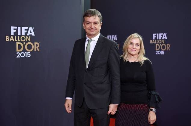 Fussball International FIFA Ballon d Or 2015 in Zuerich 11.01.2016 Weltfussballer 2015: Kandidat fuer das Amt des FIFA Praesidenten; Jerome Champagne (Frankreich) mit Frau Lauren 
