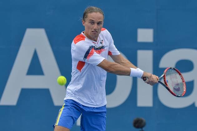 12.01.16 Sydney, Australia. Alexandr Dolgopolov (UKR) in action against Thomas Belluci (BRA) during their mens singles match on day 3 at the Apia International Sydney. Dolgopolov won the match 6-1,6-4. xNigelxOwenx  ActionPlus11696291
