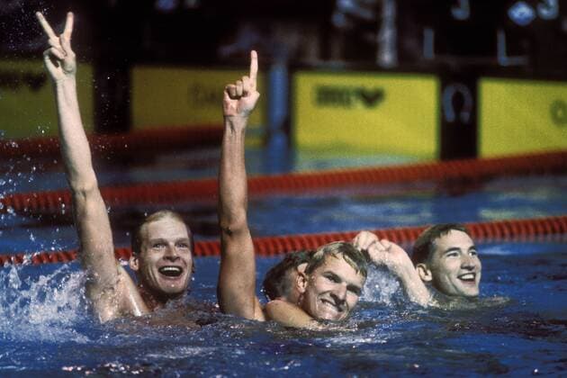 HENKEL Rainer Team BRD Europameister in der 4 x 200m Freistielstaffel mit GROSS Michael, Thomas FAHRNER und Peter SITT Schwimm Europameisterschaften 1987 in Strassburg 