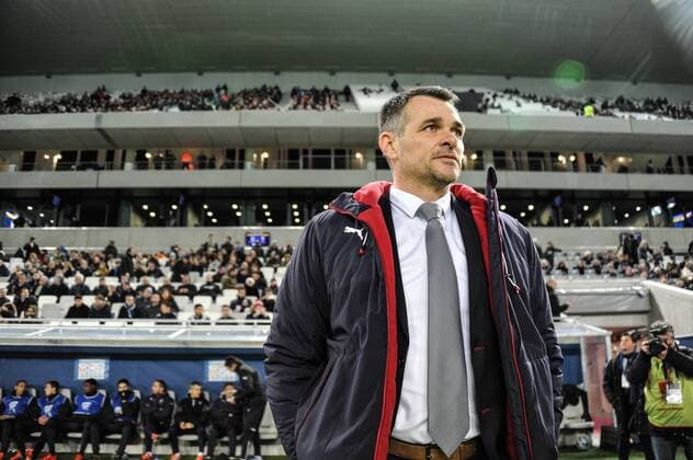 Willy Sagnol (gir) - Fussball Frankreich, Coupe de la Ligue, Viertelfinale, Girondins Bordeaux vs. FC Lorient - 12 01 2016 ThierryBreton Panoramic 