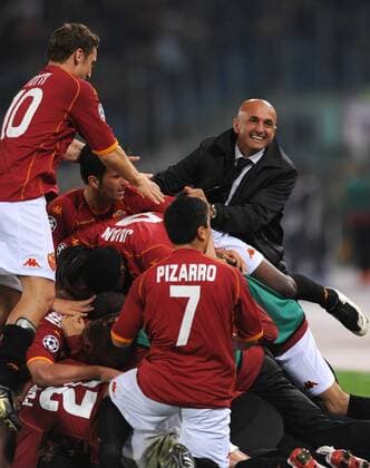 Fußball, Luciano Spalletti während seiner Zeit beim AS Rom zwischen 2005 und 2009 Mirko Vucinic (Roma) celebrates scoring with Francesco Totti, Christian Panucci, Juan, David Pizarro, Luciano Spalletti Roma 4 11 2008 Stadio Olimpico Champions League 2008 2009 Roma Chelsea (3-1)