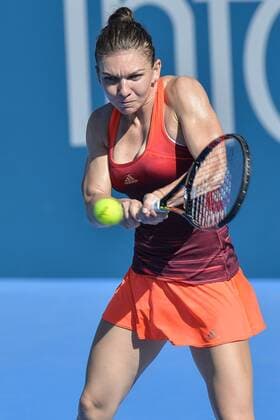 Tennis, APIA International Sydney 13.01.16 Sydney, Australia. Simona Halep (ROU) in action against Karolina Pliskova (CZE) during their womens singles match on day 4 at the Apia International Sydney. Halep won the match 6-4,7-5. xNigelxOwenx  ActionPlus11696536