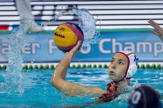 Fußball, Damen EM Qualifikation, Spanien - Frankreich 10 TARRAGO Roser ESP ESP - FRA women Spain (white cap) Vs. France (blue Cap) LEN European Water polo Wasserball Championships 2016 Kombank Arena, Belgrade, Serbia Day04 13-01-2016 GiorgioxScala
