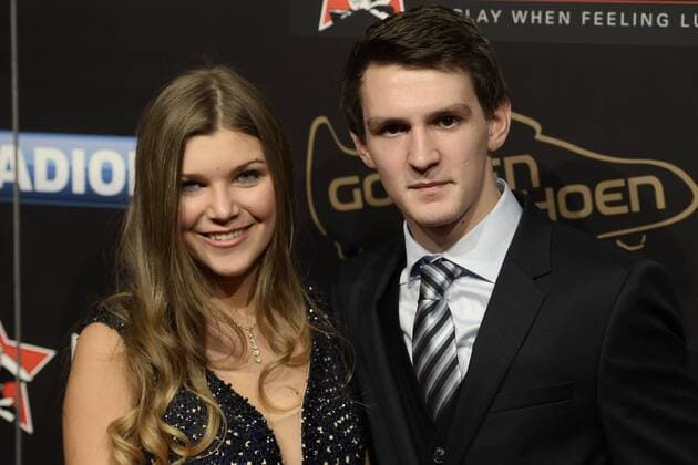 Fußball, BEL, Verleihung des Goldenen Schuhs in Lint - LINT, BELGIUM: Gent s Benito Raman (R) and Gent s Benito Raman girlfriend Eline Guillemyn pictured on the red carpet ahead of the 62nd edition of the Golden Shoe award ceremony, Wednesday 13 January 2016, in Lint AED studio. The Golden Shoe (Gouden Schoen Soulier d Or) is an award for the best soccer player of the Belgian Jupiler Pro League championship during the year 2015. DIRKxWAEM  x04772715x
