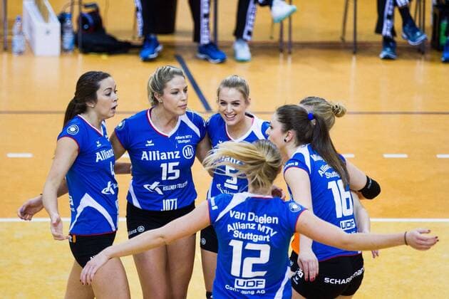 Stuttgart Jubel Valerie Nichol (4 Stuttgart), Nichole Lindow (15 Stuttgart), Kim Renkema (5 Stuttgart); 1. Volleyball Bundesliga Damen, SCHARRena, Stuttgart Deutschland Germany, 20160113; Spiel: Allianz MTV Stuttgart gegen Ladies in Black (PTSV) Aachen; Copyright: Wuechner Eibner-Pressefoto EP_NWR