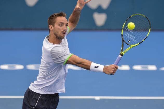 15.01.16 Sydney, Australia. Victor Troicki (SRB) in action against Nicolas Mahut (FRA) during their mens singles match on day 6 at the Apia International Sydney. xNigelxOwenx  ActionPlus11697007