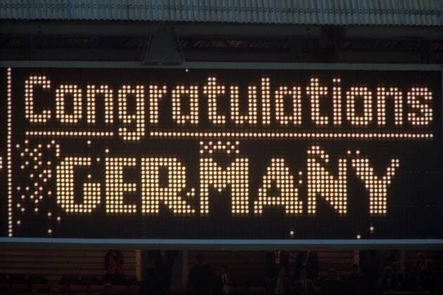 Fußball, EM Finale 1996 in London, Deutschland - Tschechien 2:1 n.V. Europameister Deutschland - Congratulations auf der Anzeigetafel im Wembley Stadion Fußball, Europameisterschaft 1996, EM, Finale London, Deutschland