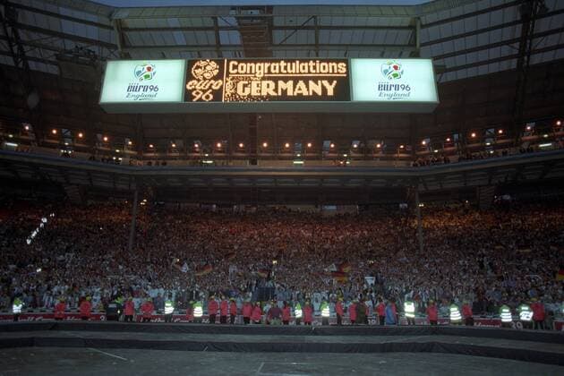 Fußball, EM Finale 1996 in London, Deutschland - Tschechien 2:1 n.V. Europameister Deutschland - Congratulations auf der Anzeigetafel im Wembley Stadion Fußball, Europameisterschaft 1996, EM, Finale London, Deutschland