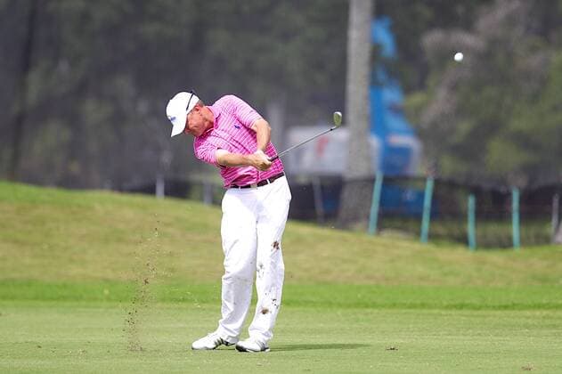 January 15, 2016 - Honolulu, Hawaii: Davis Love III hits his approach shot during play of the second round of the Sony Open at Waialae Country Club in Honolulu, Hawaii. PGA Golf Herren Golf: Sony Open JAN15 - ZUMAc04_