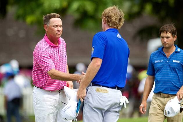 January 15, 2016 - Honolulu, Hawaii: Davis Love III shakes hands with Brandt Snedeker and Kevin Kisner after their second round of the Sony Open at Waialae Country Club in Honolulu, Hawaii. PGA Golf Herren Golf: Sony Open JAN15 - ZUMAc04_