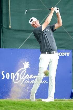 January 15, 2016 - Honolulu, Hawaii: Chris Kirk hits his tee shot on the 17th hole during play of the second round of the Sony Open at Waialae Country Club in Honolulu, Hawaii. PGA Golf Herren Golf: Sony Open JAN15 - ZUMAc04_