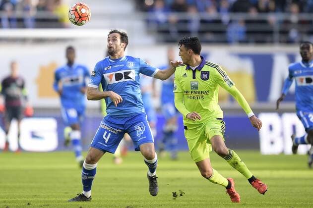 - GENT, BELGIUM: Gent s Rafinha Rafael Scapini de Almeida and Anderlecht s Matias Suarez fight for the ball during the Jupiler Pro League match between KAA Gent and RSC Anderlecht, in Gent, Sunday 17 January 2016, on day 22 of the Belgian soccer championship. YORICKxJANSENS x04775337x