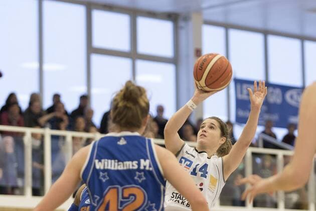 Patrica Bernet (Marburg, mi) punktet 17.1.2016 xmhx 1. Bundesliga Damenbasketball DBBL, BC Pharmaserv Marburg Blue Dolphins - EVO New Baskets Oberhausen