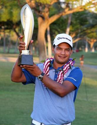 January 17, 2016 - Sony Open winner Fabian Gomez celebrates after the final round of the Sony Open at the Waialae Country Club in Honolulu, HI. - PGA Golf Herren Tour: Sony Open JAN17 - ZUMAc04_