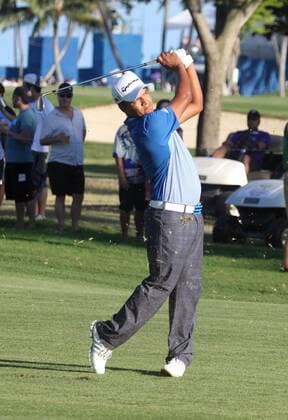 January 17, 2016 - Eventual champion Fabian Gomez hits his appoach to the final regulation hole on the 18th during the final round of the Sony Open at the Waialae Country Club in Honolulu, HI. - PGA Golf Herren Tour: Sony Open JAN17 - ZUMAc04_
