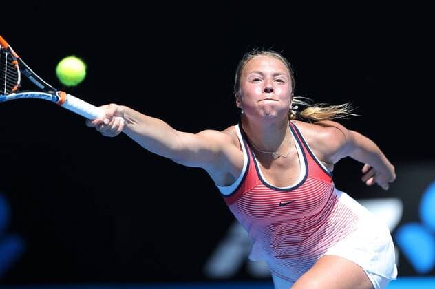 (160119) -- MELBOURNE, Jan. 19, 2016 -- Estonia s Anett Kontaveit returns the ball against Spain s Garbine Muguruza during the first round match of women s singles at the Australian Open Tennis Championshis in Melbourne, Australia, Jan. 19, 2016. Garbine Muguruza won 2-0. ) (SP)AUSTRALIA-MELBOURNE-TENNIS-AUSTRALIAN OPEN-DAY 2 BixMingming 