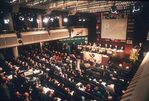 Europameisterschaft 1988 in Deutschland. Auslosung der Endrunde in Düsseldorf 12.01.1988. Übersicht Messe Congess Centrum in Düsseldorf. HM