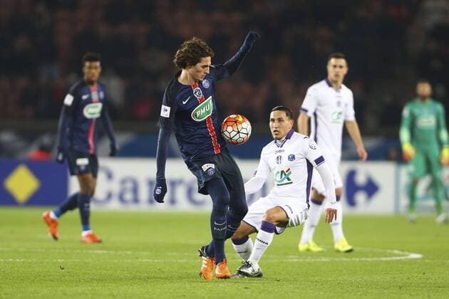 Adrien Rabiot (PSG) vs Adrien Regattin (Toulouse) - Fussball Frankreich, Coupe de France, Paris Saint Germain PSG vs. Toulouse FC - 19 01 2016 - GwendolineLeGoff Panoramic 